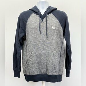 BILLABONG Men’s gray with navy raglan sleeve hooded sweatshirt size S